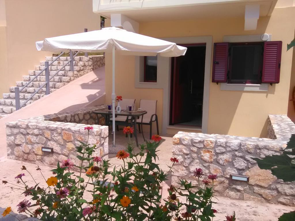 Mikros Gialos Apartments Exterior photo
